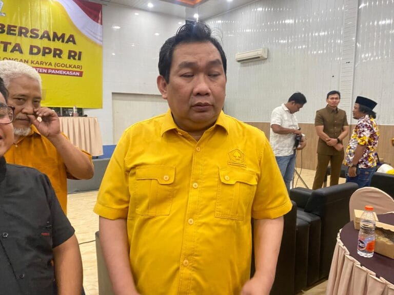 Eric: Impor Bikin Harga Garam-Tembakau Madura Rendah