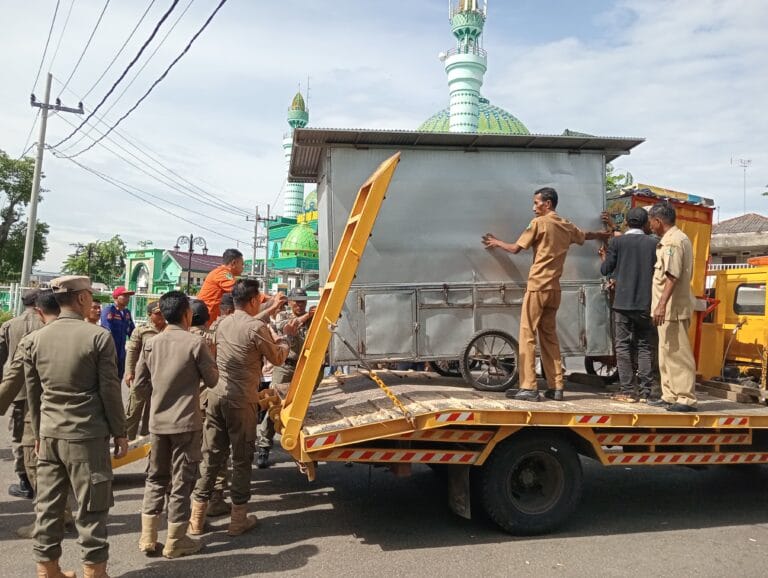 PKL Arek Lancor Melunak Setelah Pj Sekda-Kadis Pamekasan Turun Tangan