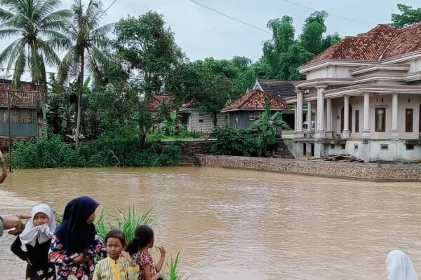 Luapan Sungai Desa Ragang Rendam Sawah-Rumah, Warga Khawatirkan Keselamatan Ternak