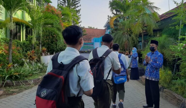 Wali Siswa MTsN Bangkalan Mengeluh, Daftar Ulang PPDB Bayar Rp1,6-Rp 1,8 Juta