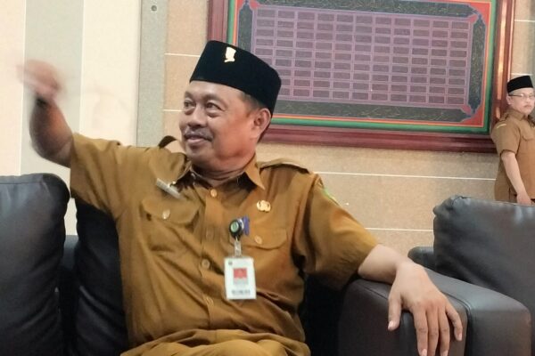 Edy Rasiyadi Serahkan Pengganti Sekda Kepada Bupati Sumenep