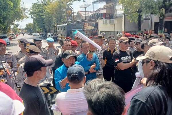 Khawatir Berujung RJ, ARCI-Nelayan Demo Polres Pamekasan Minta Tetapkan Tersangka Pengrusakan Mangrove