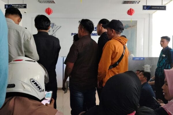 Warga Kesal Pelayanan SIM di Samsat Sumenep Antre 4 Jam, Padahal Hanya Perpanjang