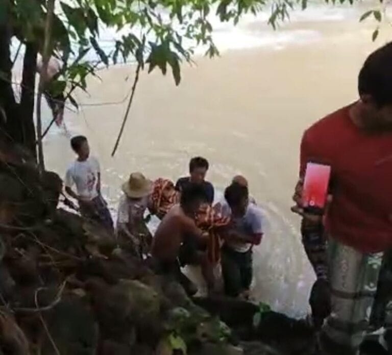 Dua Bersaudara Terseret Arus, Adik Selamat, Kakak Ditemukan Meninggal di Sungai Klampar Pamekasan