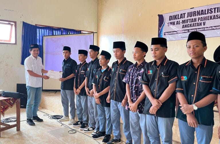 Tiga Hari Latih Menulis Siswa SMK Al-Miftah Pamekasan, Kepsek: Santri Bukan Hanya Pembaca, Tapi Penulis