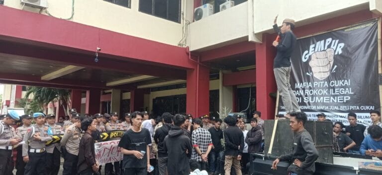 AMS Geruduk Kantor Bupati Sumenep Gegara LSM-ASN Diduga Peras Kades