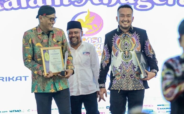 Jadi Pioner Tata Kelola Pembangunan Daerah Berbasis Data, Bappeda Sumenep Dianugerahi SMSI Award 2025