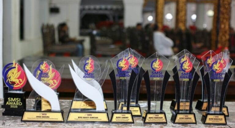 Lapak UMKM Hiasi Penyerahan SMSI Award, 39 Tokoh Inspiratif di Pendopo Keraton Sumenep