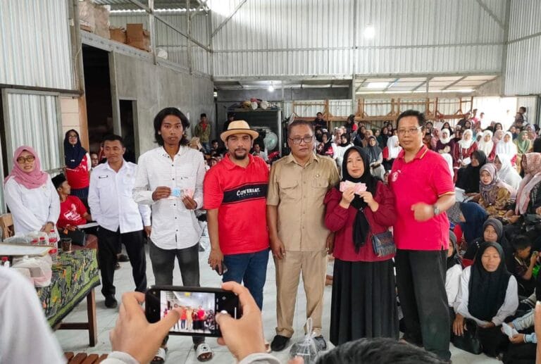 Dinsos Pamekasan Salurkan BLT DBHCHT Buruh Pabrik, Tiga Perusaahan Penerima Terbanyak