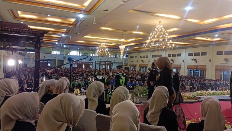 Sejarah Baru di Madura! Wisuda Perdana UPI Sumenep Jadi Titik Balik Dunia Akademik Pulau Garam