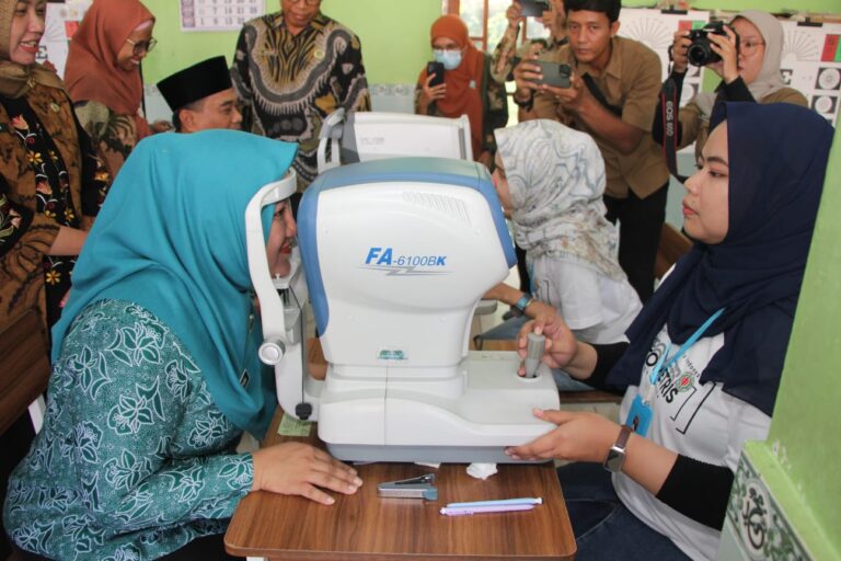 Bakti Sosial IROPIN dan GAPOPIN: Cegah Gangguan Penglihatan Sejak Dini