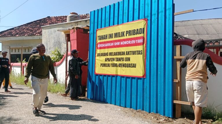 Sengketa Tak Kunjung Usai, Ahli Waris Segel SDN Balung 01