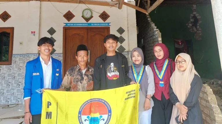 PMII Rayon Ibnu Aly Berikan Dukungan Moral kepada Warga Terdampak Longsor di Desa Sana Daya